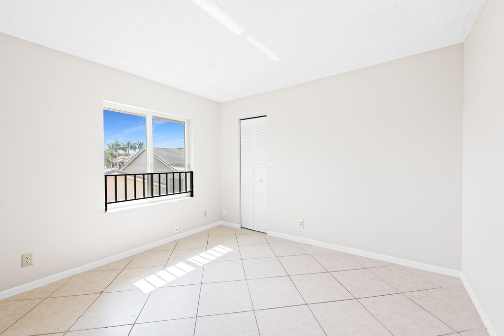 2981 Nw 92nd Avenue - Photo 7