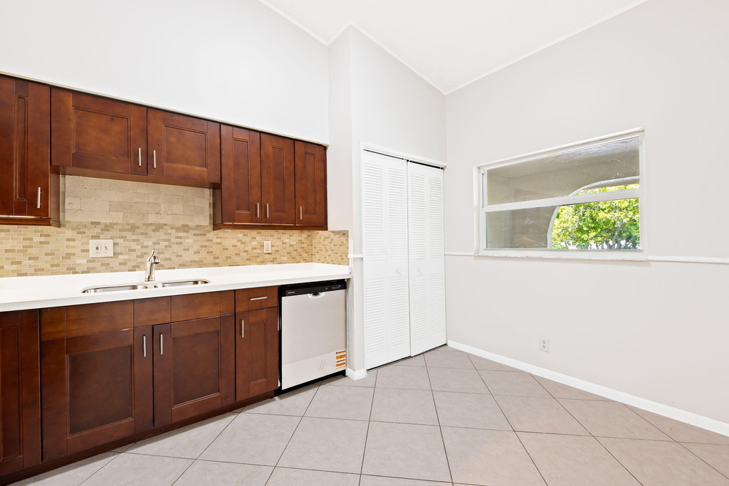 2981 Nw 92nd Avenue - Photo 5
