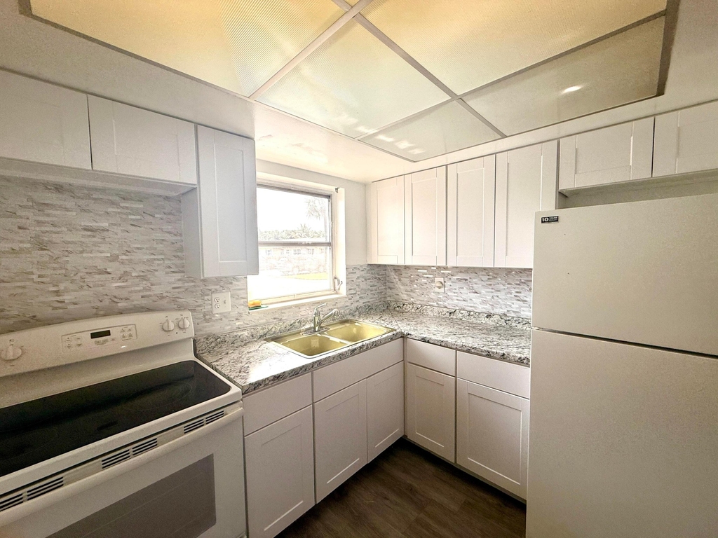2854 E Crosley Dr Drive E - Photo 3