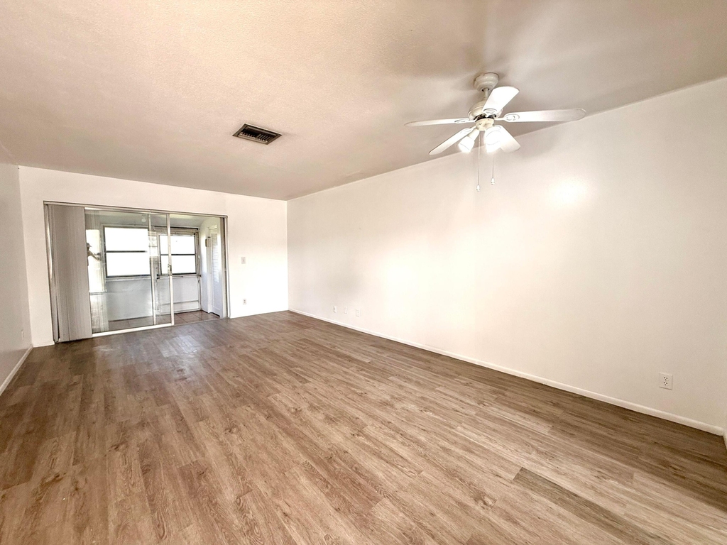 2854 E Crosley Dr Drive E - Photo 5