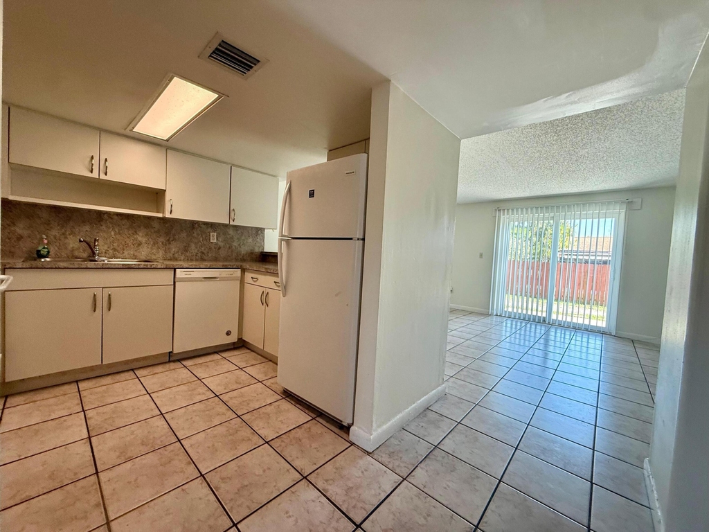 323 Gulfstream Road - Photo 1
