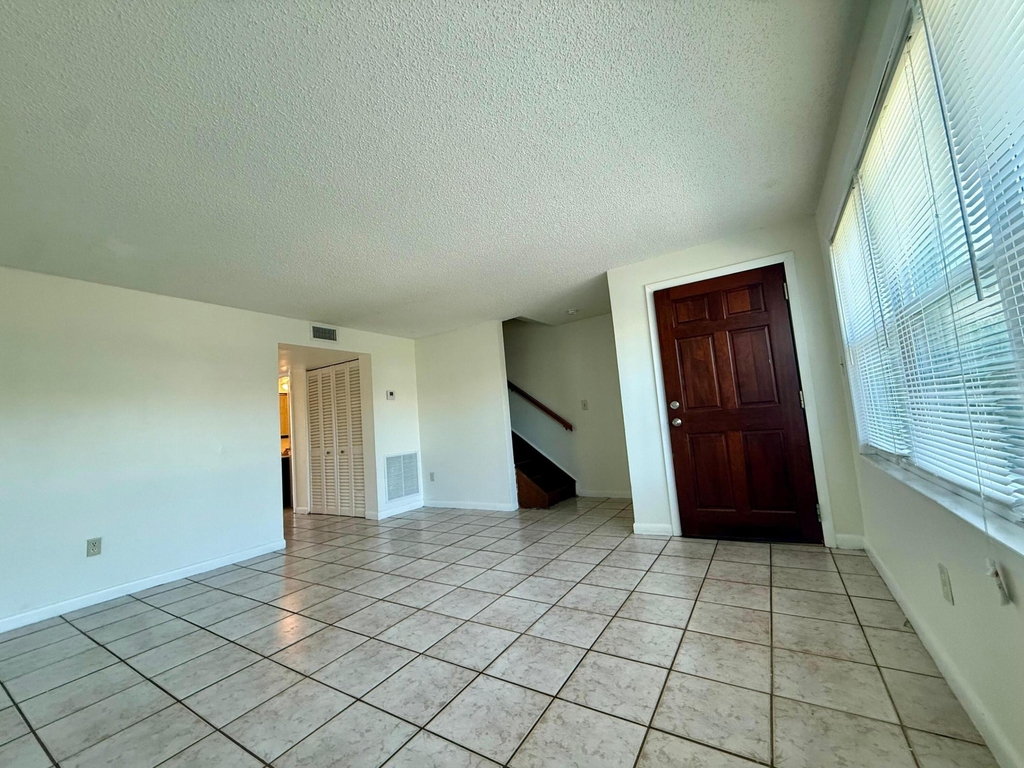 323 Gulfstream Road - Photo 15