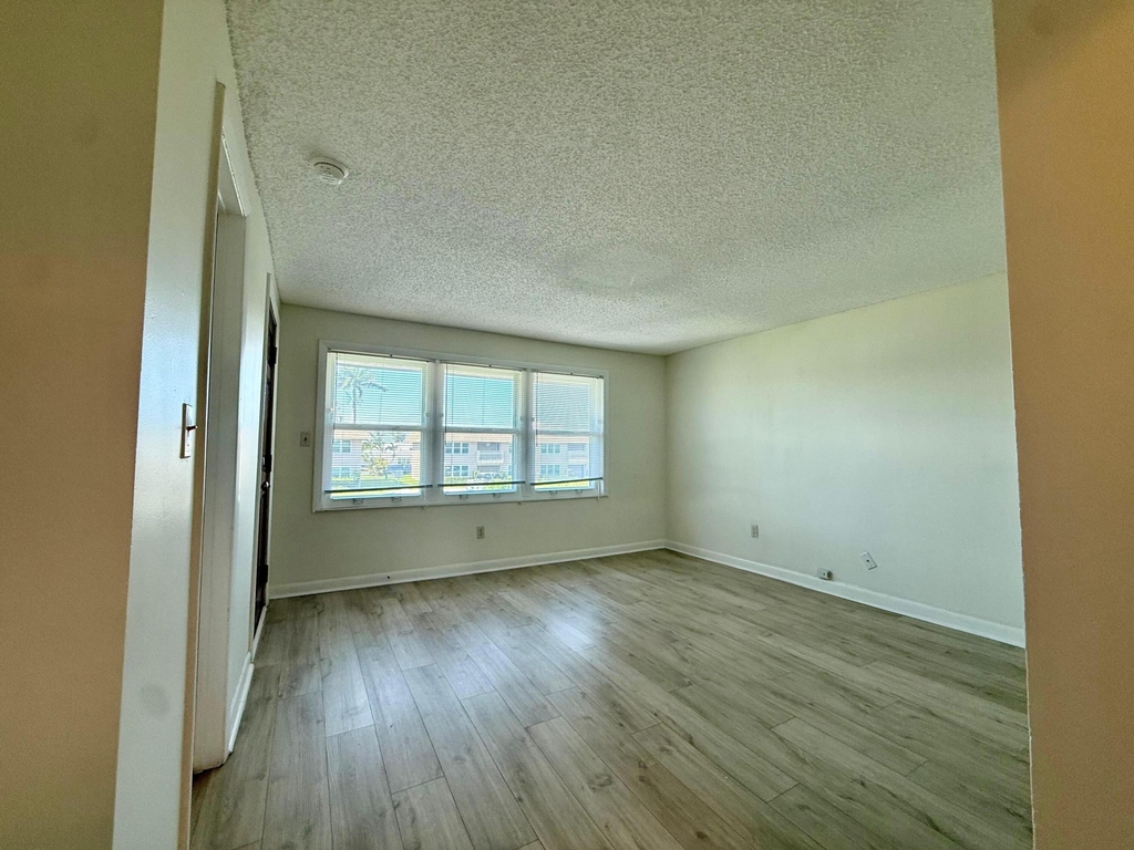 323 Gulfstream Road - Photo 9
