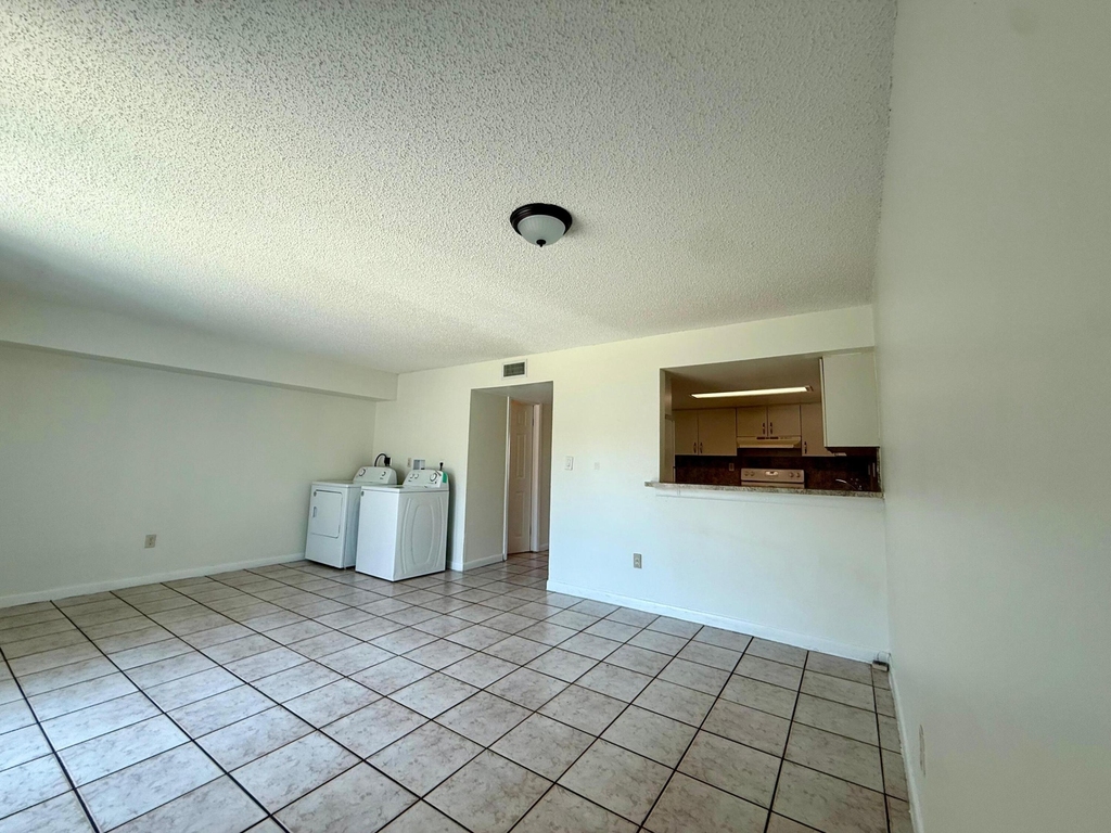 323 Gulfstream Road - Photo 3
