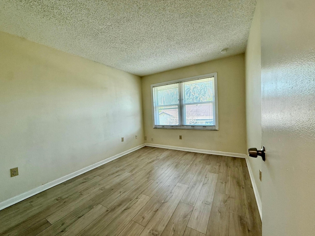 321 Gulfstream Road - Photo 3