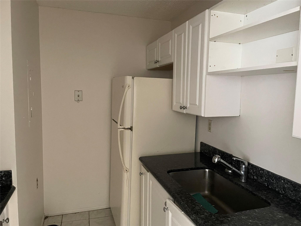 1068 N Benoist Farms Road - Photo 10