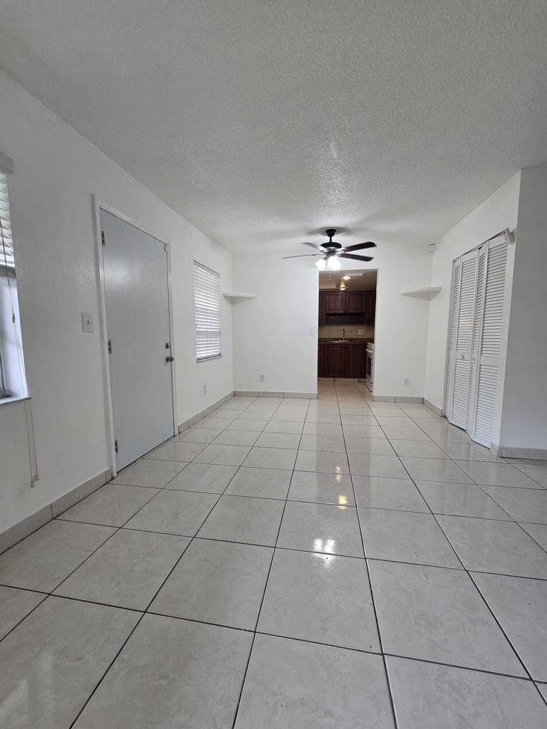 1201 Sw 52nd Avenue - Photo 7