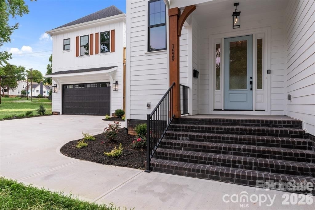 1529 Beckwith Place - Photo 0