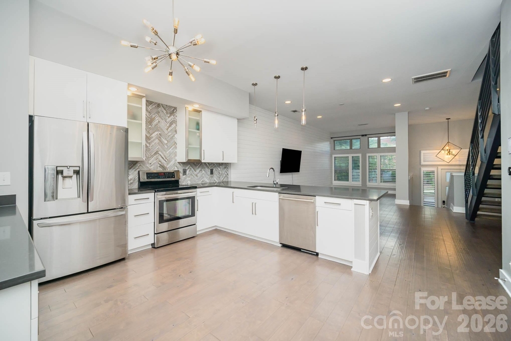 2006 Hawkins Street - Photo 8