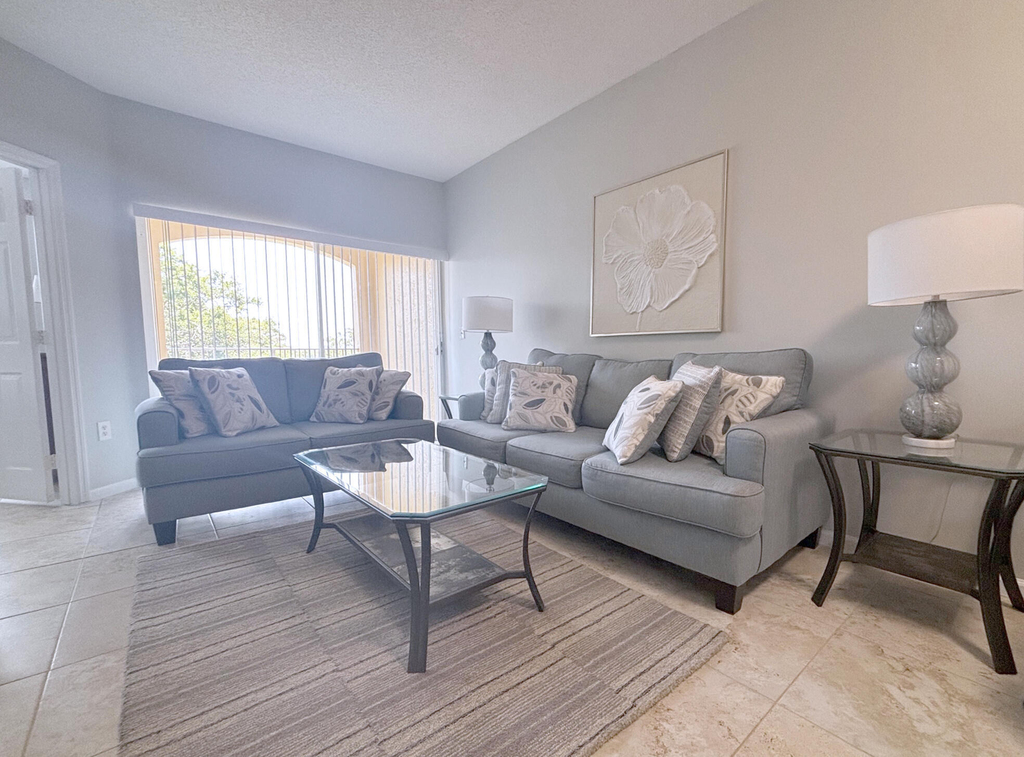 2080 Greenview Shores Boulevard - Photo 5