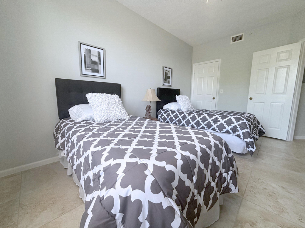 2080 Greenview Shores Boulevard - Photo 12