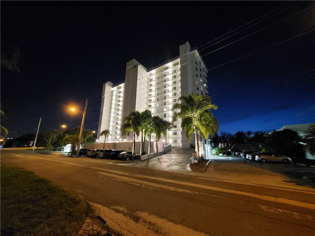 1401 N Riverside Drive - Photo 1