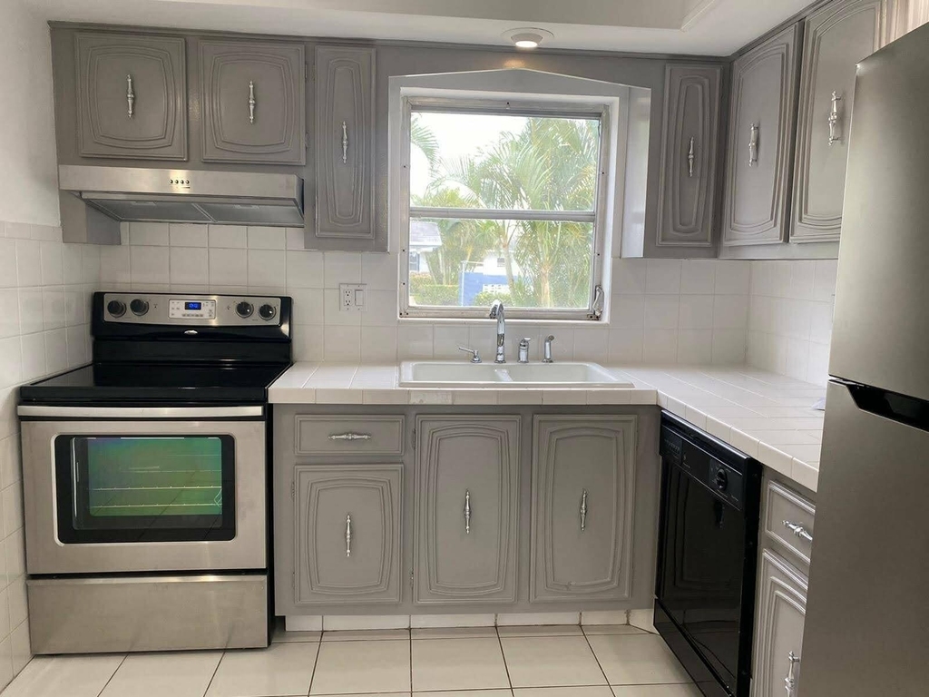 2625 W Emory Dr Drive W - Photo 0