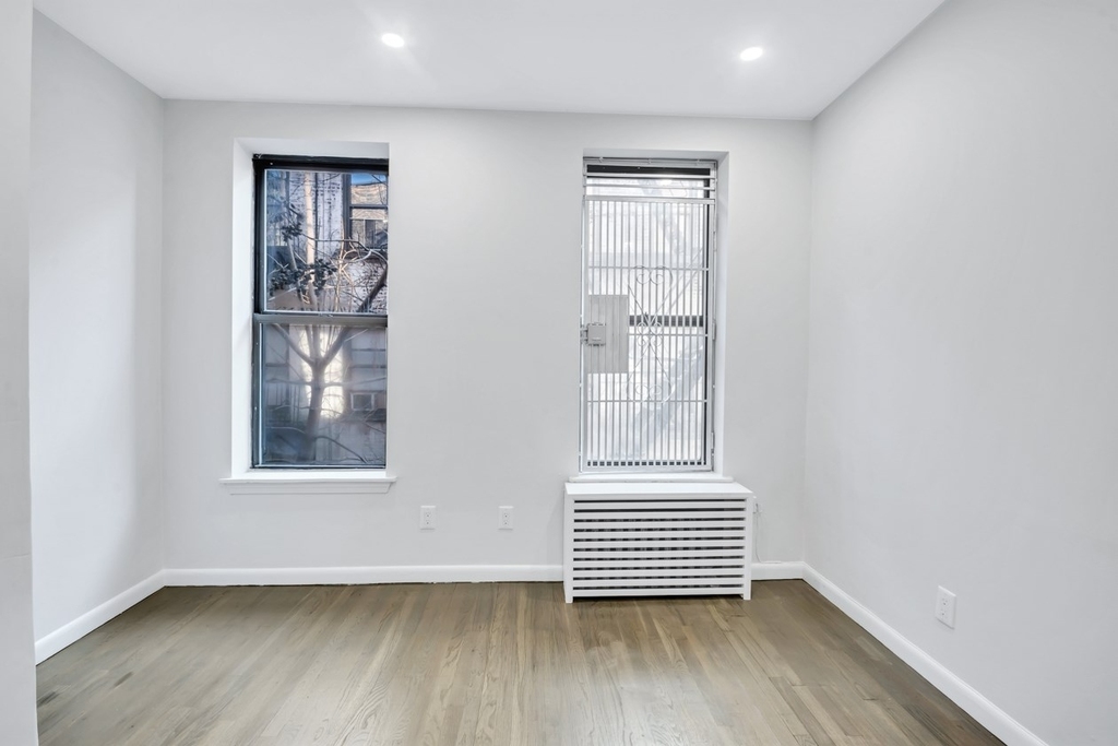 414 West 49th Street - Photo 3