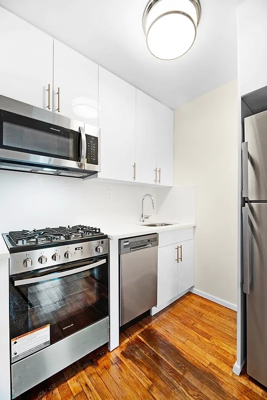 West 49th Street - Photo 1
