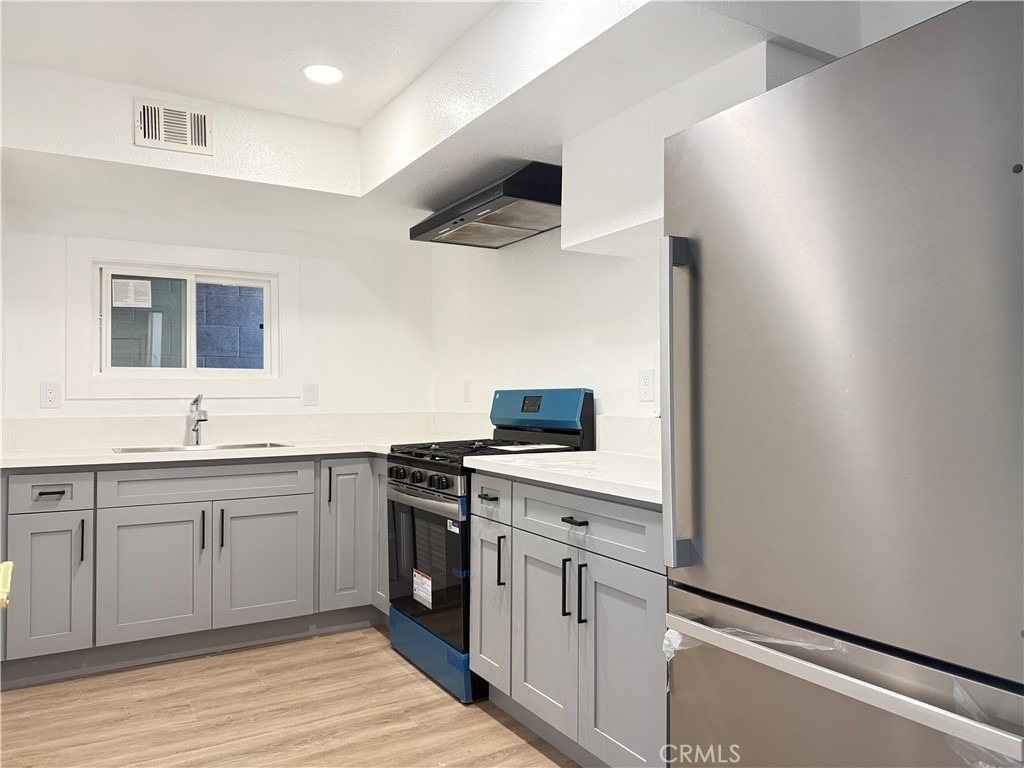 660 W 7th - Photo 1
