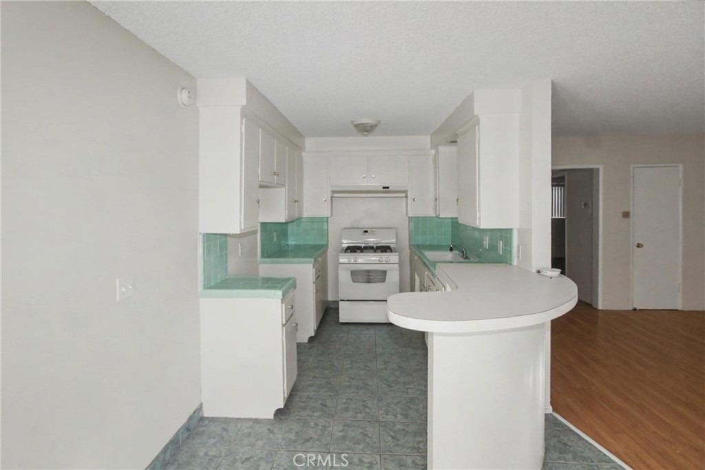 13609 Van Ness Avenue - Photo 6