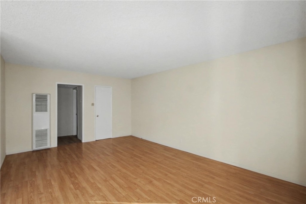 13609 Van Ness Avenue - Photo 3
