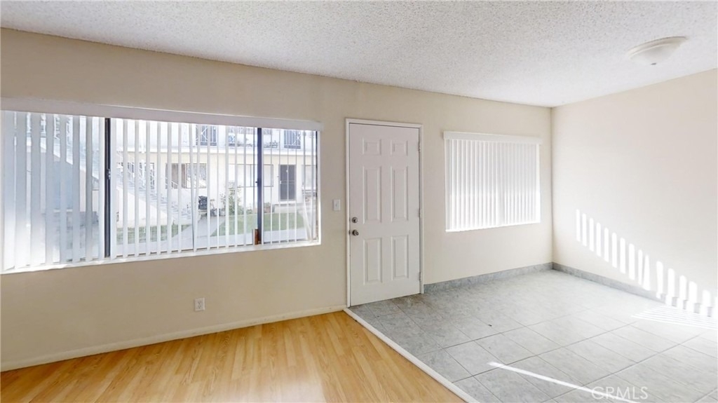 13609 Van Ness Avenue - Photo 2