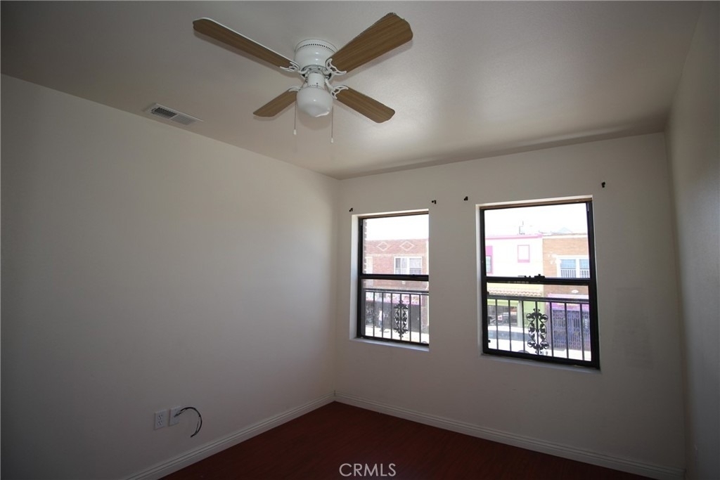 7914 Seville Avenue - Photo 3