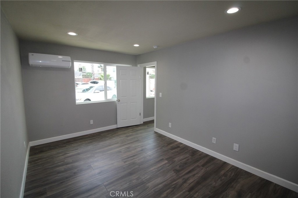 4986 Southern Avenue - Photo 2