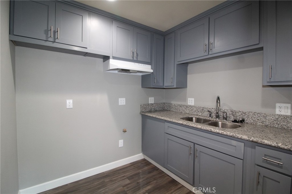 4986 Southern Avenue - Photo 4