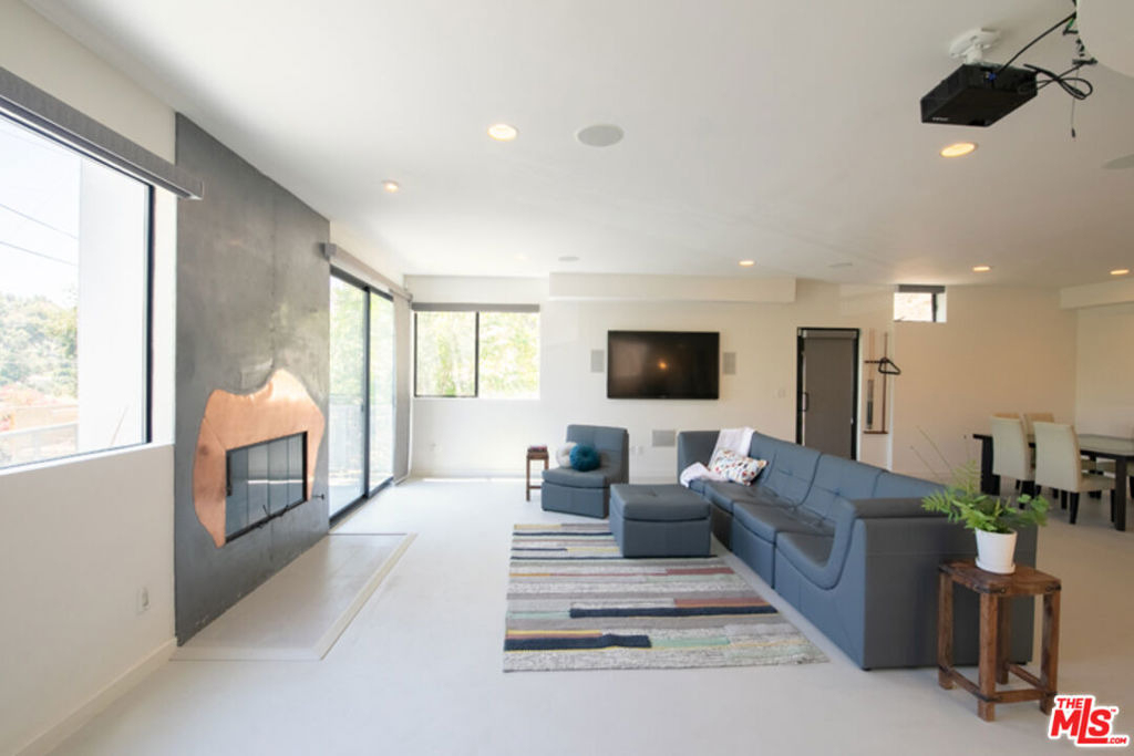 2216 Bancroft Avenue - Photo 7