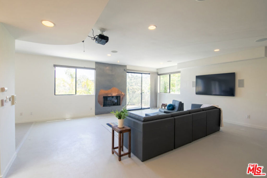 2216 Bancroft Avenue - Photo 4