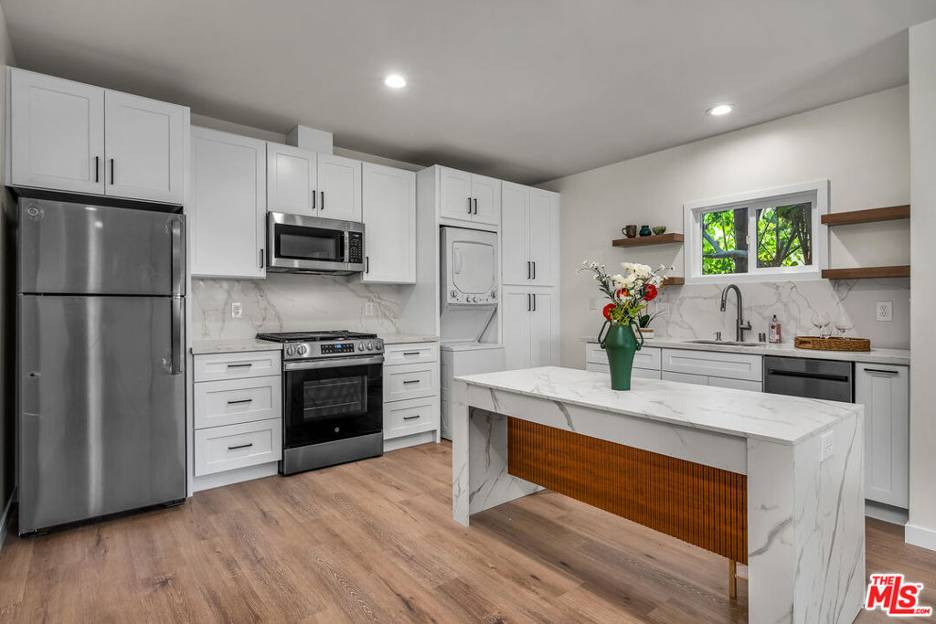 738 Westmount Drive - Photo 7