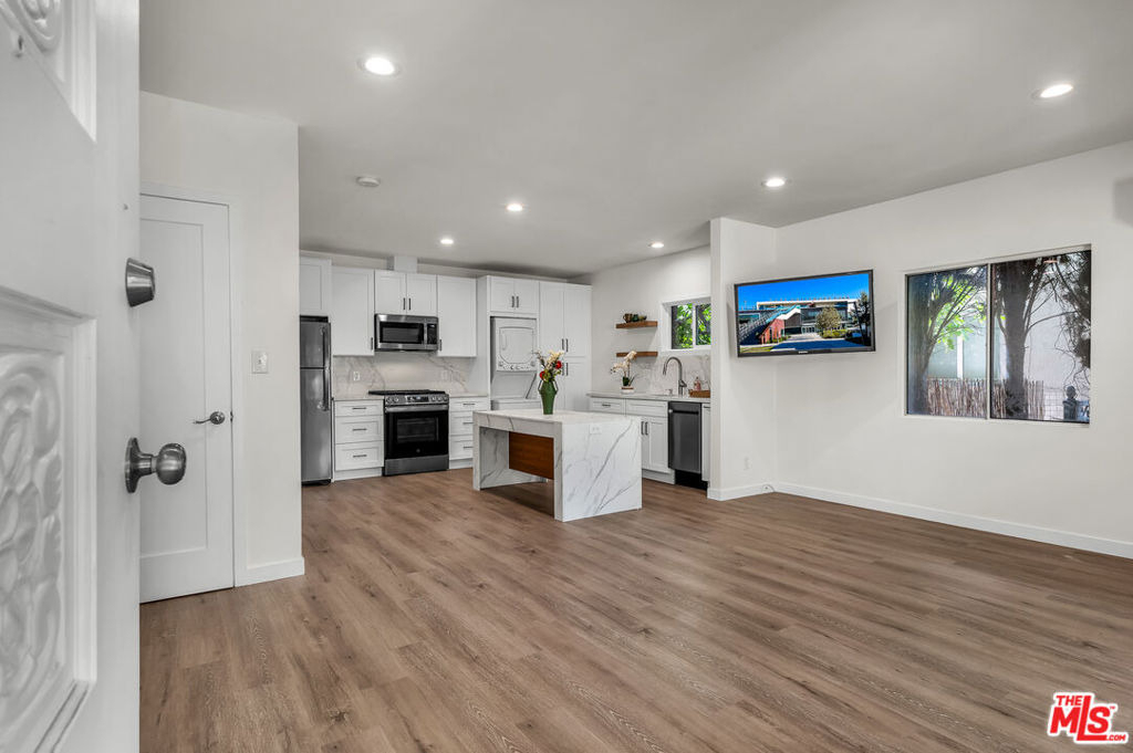738 Westmount Drive - Photo 6