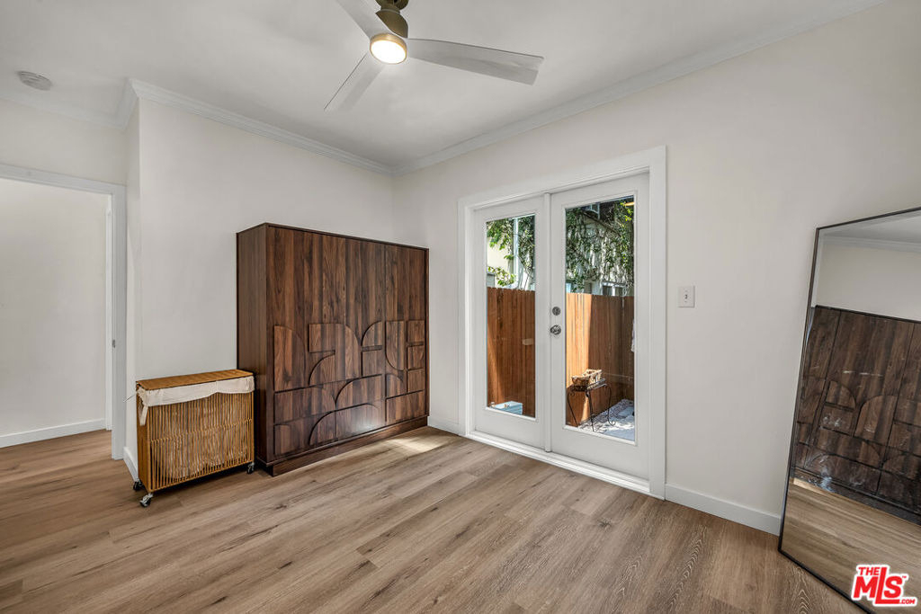 738 Westmount Drive - Photo 15