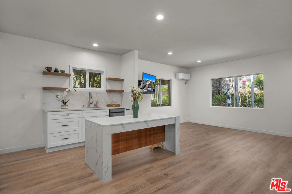 738 Westmount Drive - Photo 10