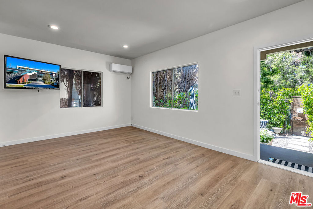 738 Westmount Drive - Photo 9
