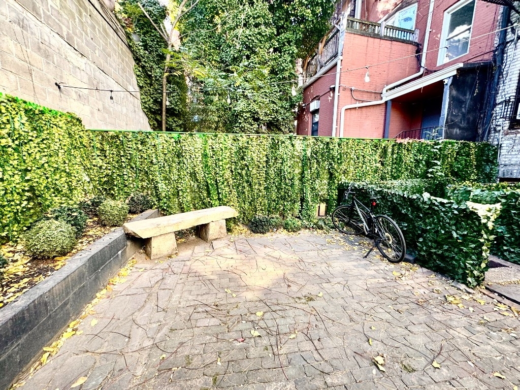 17 Gay Street  - Photo 4