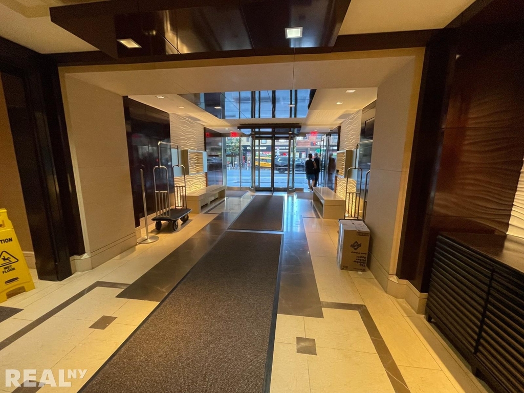 888 Eighth Avenue - Photo 8