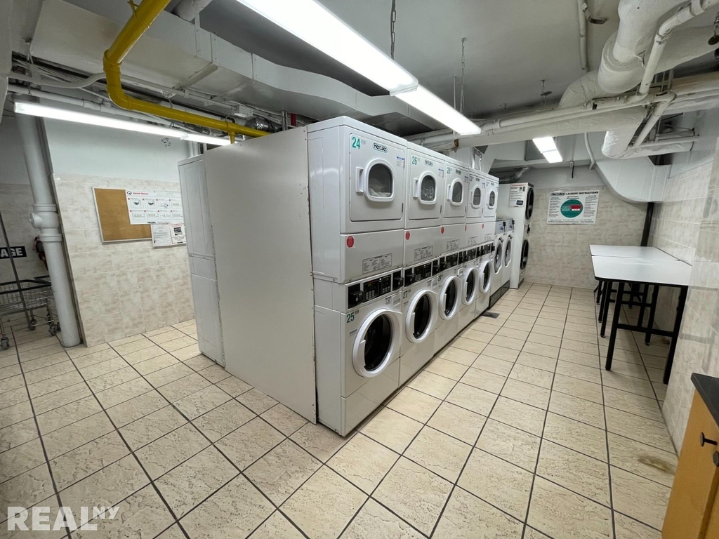 888 Eighth Avenue - Photo 4
