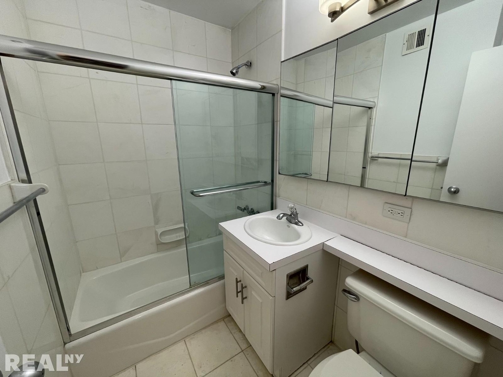 888 Eighth Avenue - Photo 3