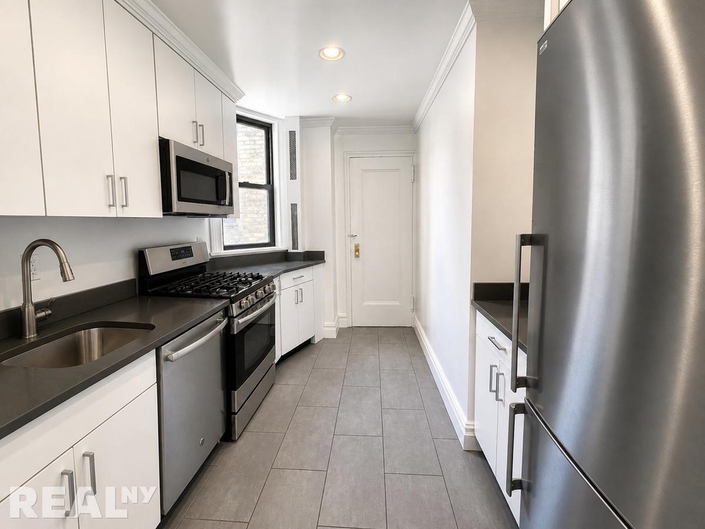 25 West 68th Street - Photo 3