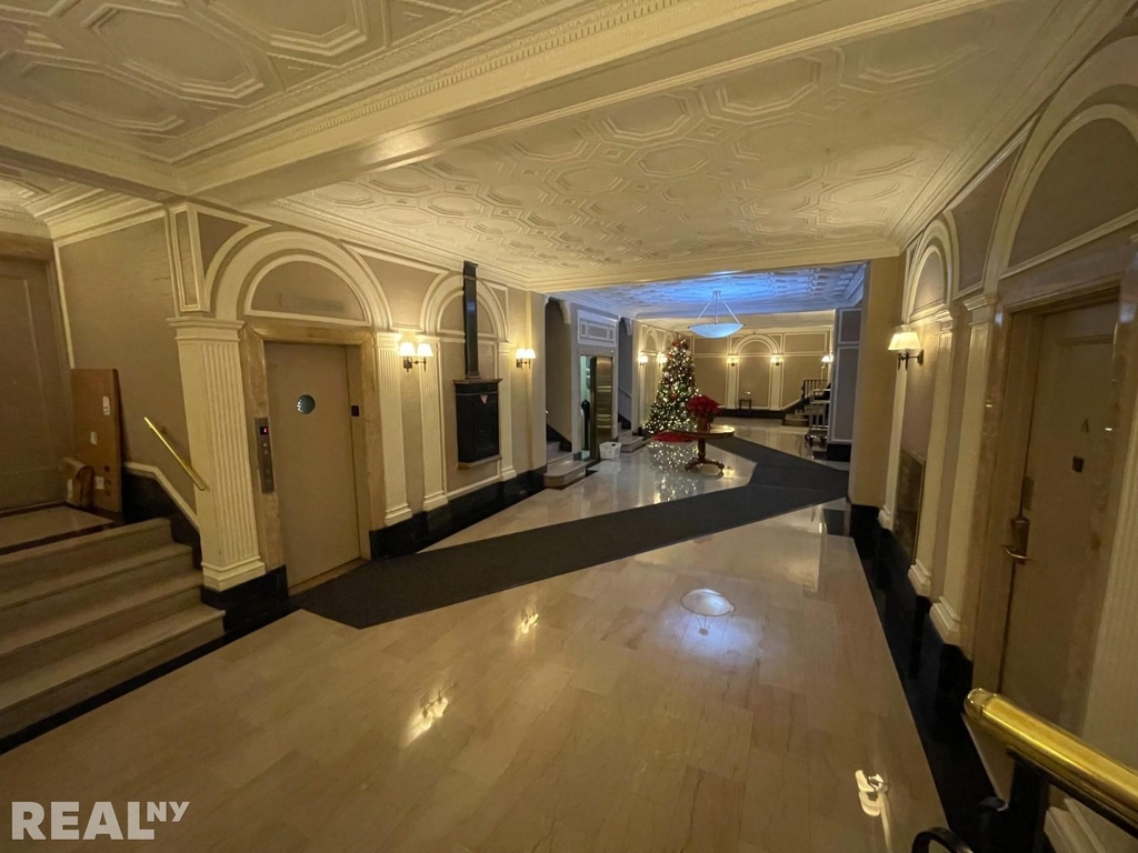 25 West 68th Street - Photo 8