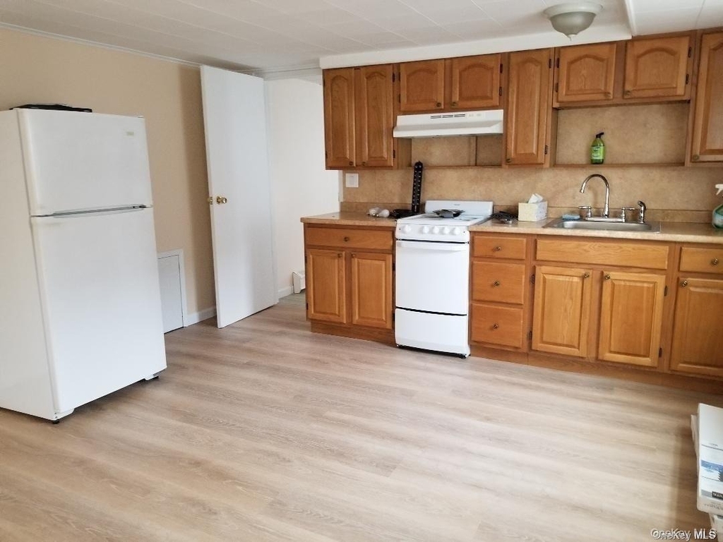608 E Penn Street - Photo 2