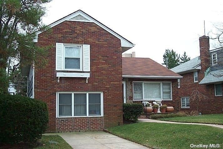 608 E Penn Street - Photo 0