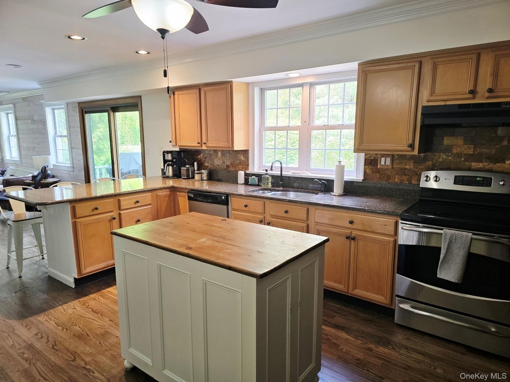 64 Beachfern Road - Photo 3