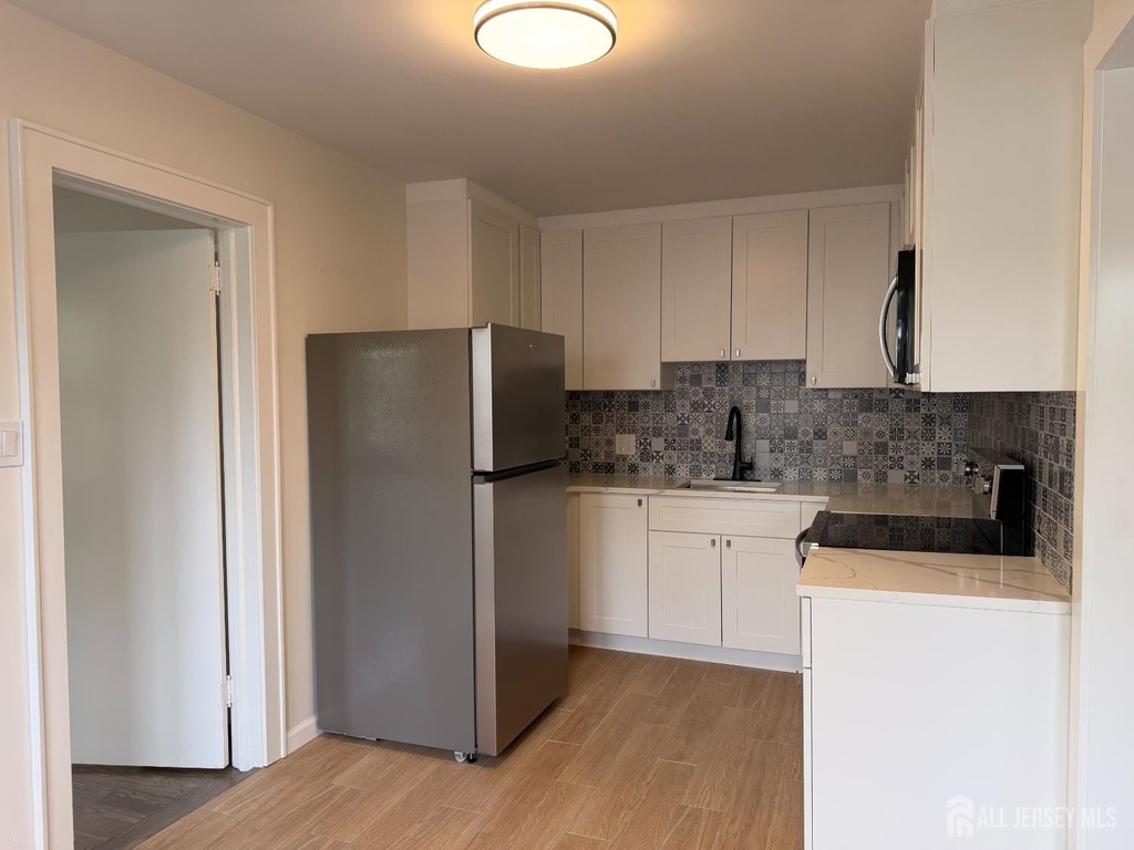 1020 Raritan Avenue - Photo 6