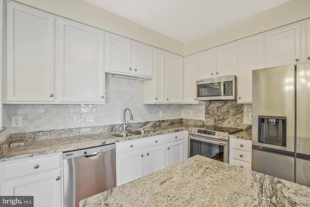 8034 Horseshoe Cottage Circle - Photo 3