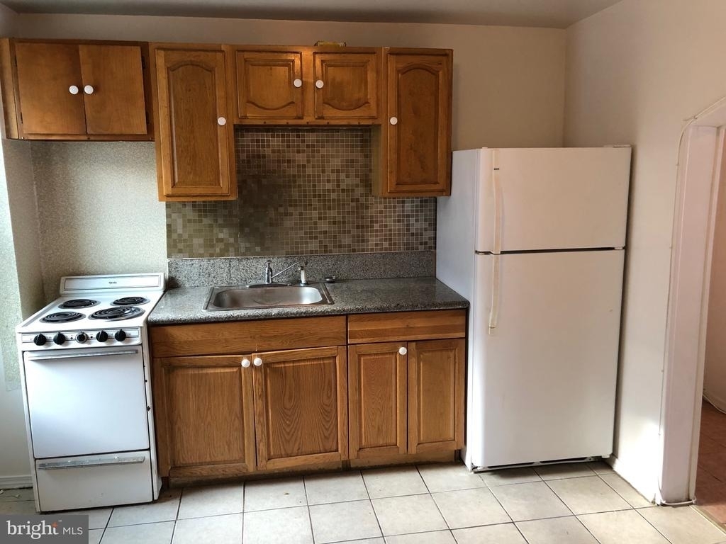 648 Wensley Street E - Photo 3