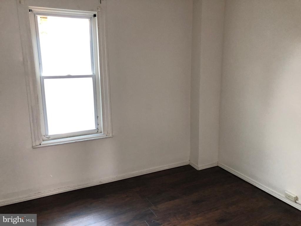 648 Wensley Street E - Photo 5