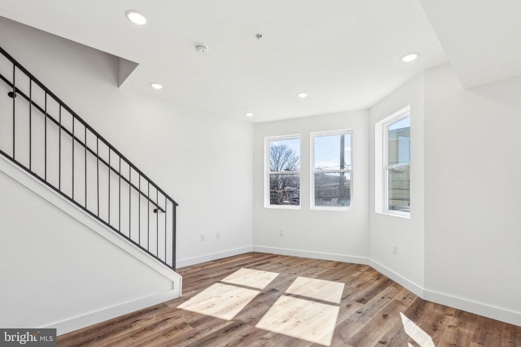 415 W York Street - Photo 3