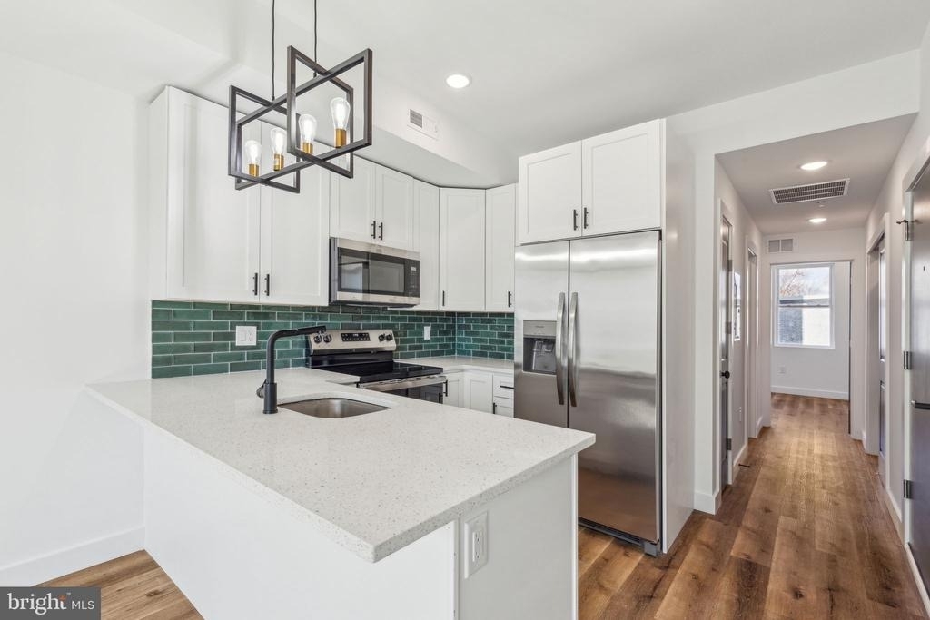 415 W York Street - Photo 1