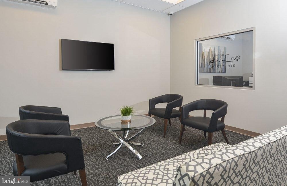 515 W Chelten Avenue - Photo 35