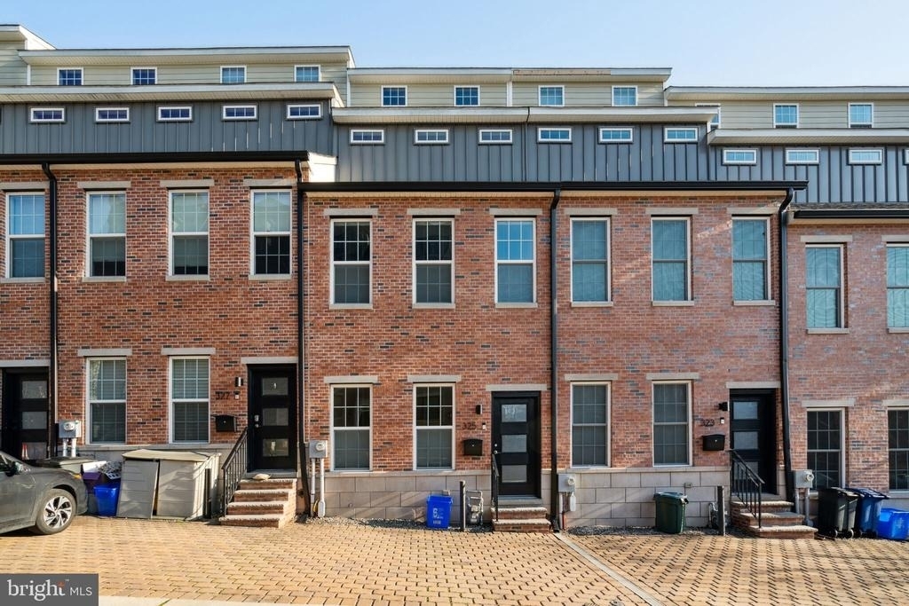 325 Wright Street - Photo 0